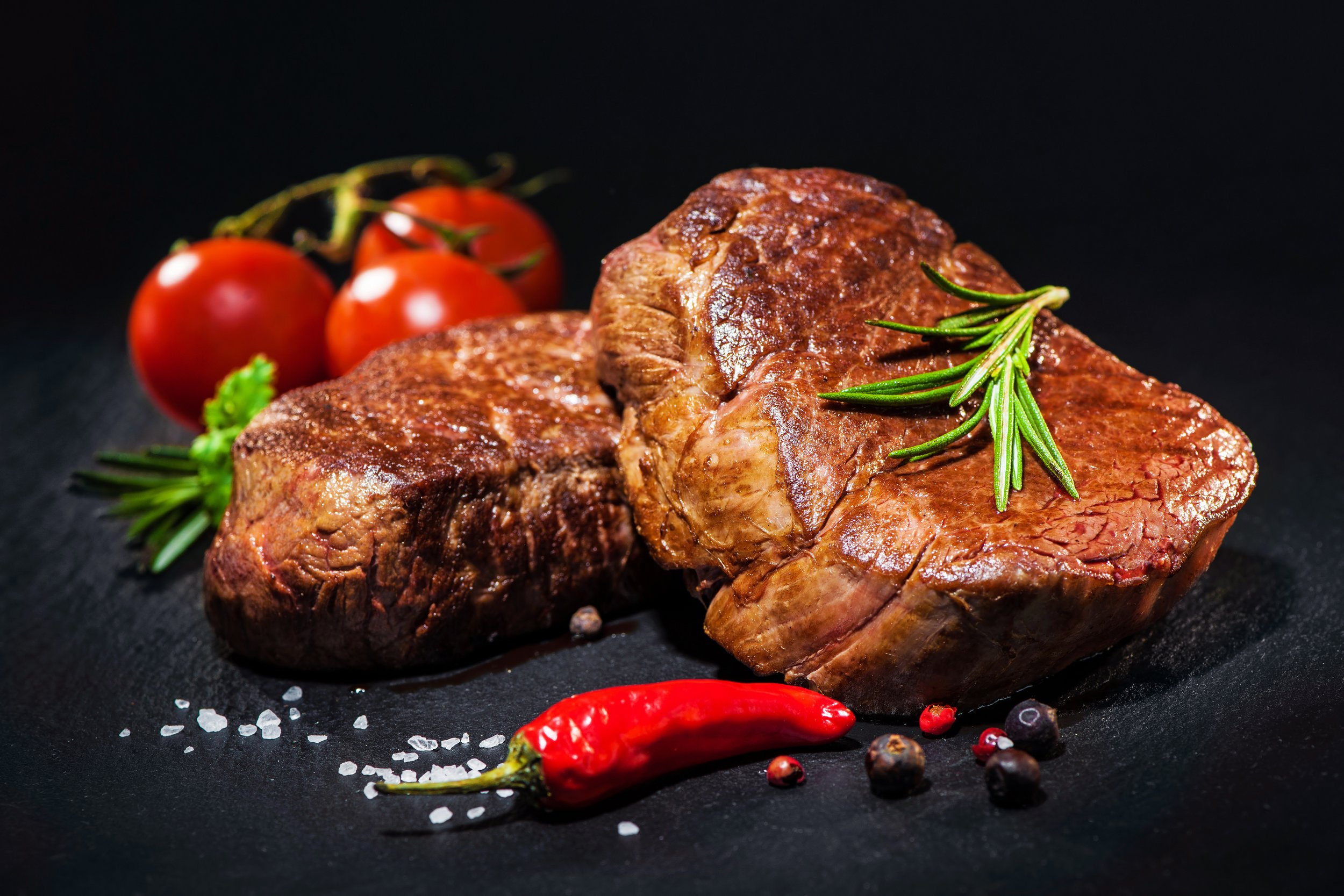 Grilled steak and tomatoes